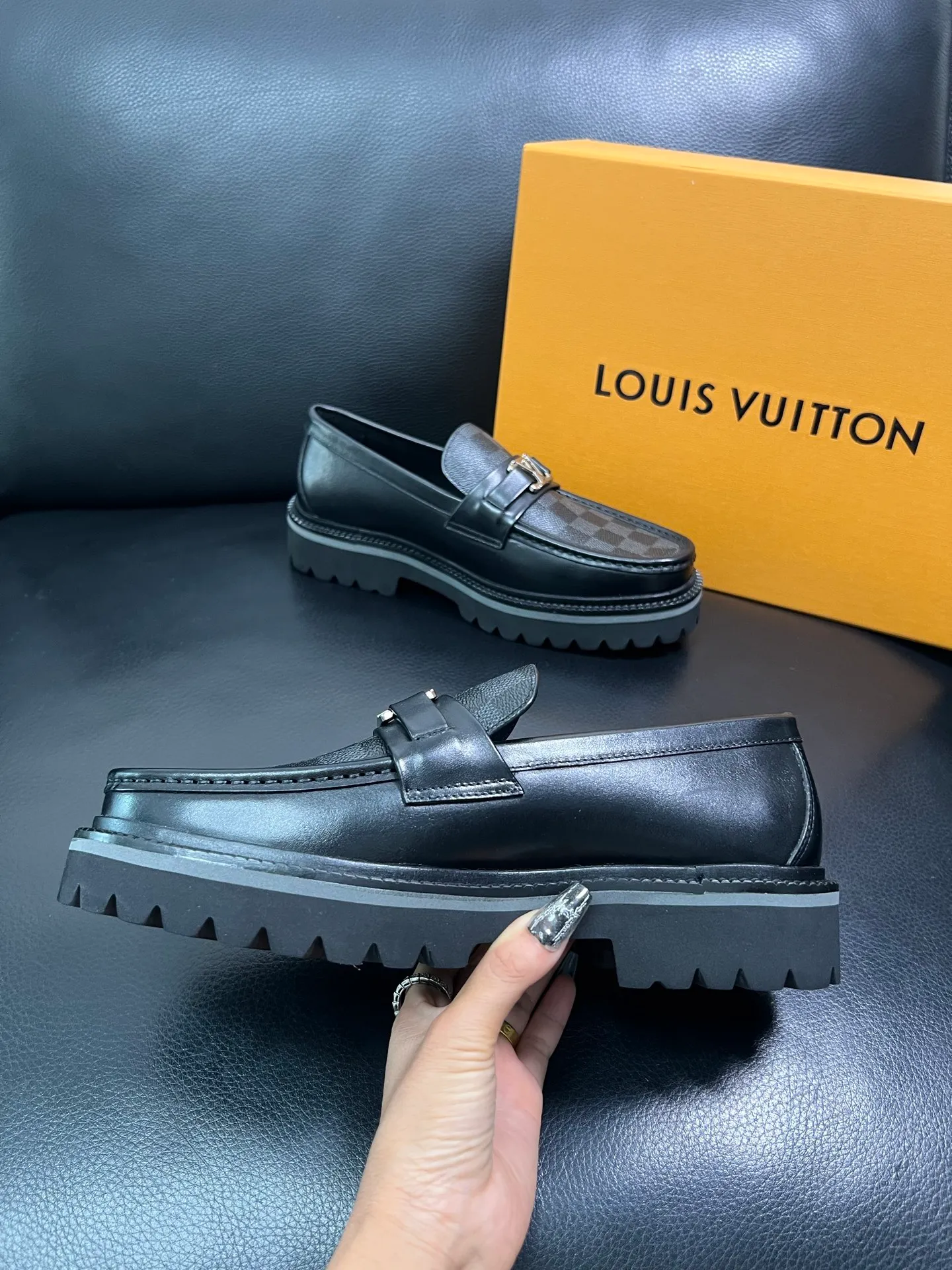 Men's shoes 💰780 Lv top purchasing Louis Vuitton leather shoes counter synchronization, uppers imported from Italy, imported water-dyed cowhide lining, soles: original soles specially provided by the original factory, original factory follow-up goods, high quality, welcome to compare, code number 38-44 (customized 45) 85842